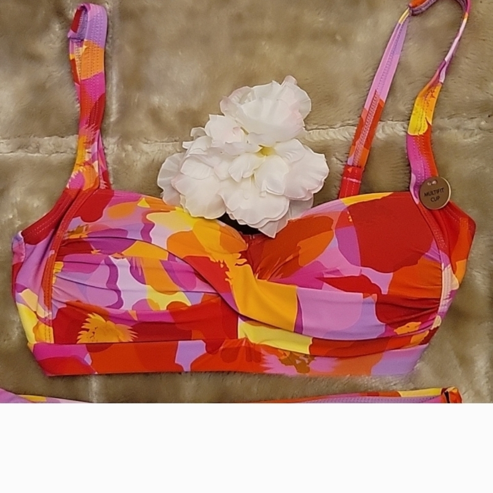 NIPTUCK SWIM Top Nwt Colorful Floral Bikini Top
